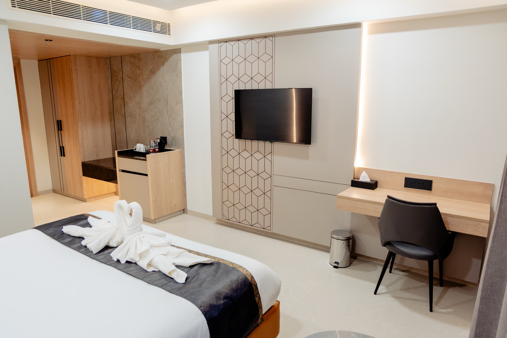 Superior King Room interior